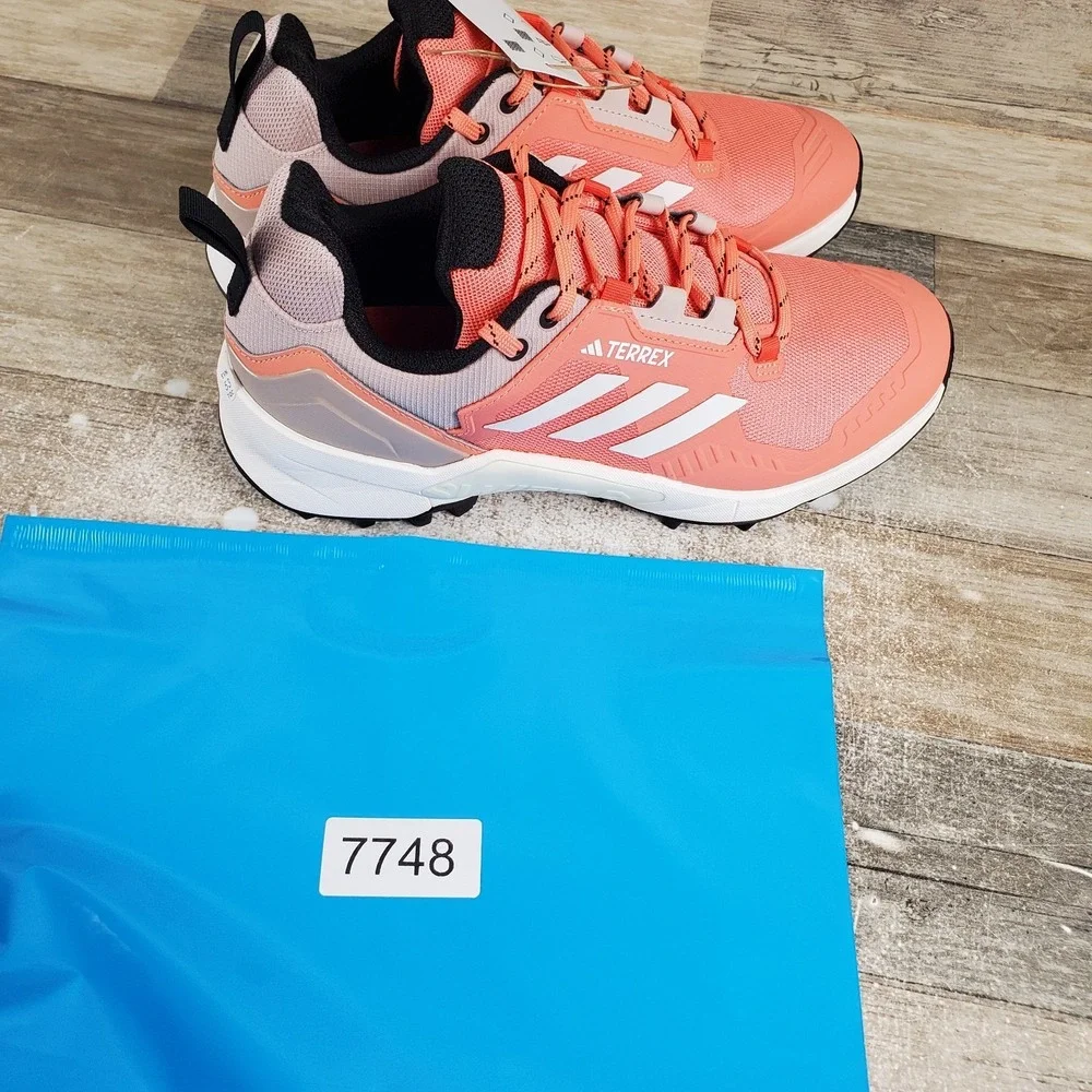 Adidas TERREX Swift R3 Womens Hiking Shoes Sz 8.5 Coral Fusion‎ Lace-Up Sneaker